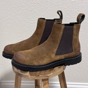 NWT Diesel D-Alabhama LCH Chelsea Boots – Otter Tan Luxe Suede with Box